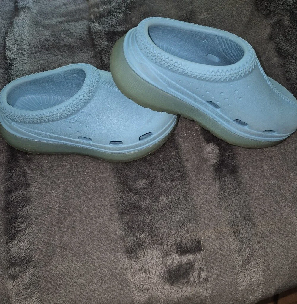 UGG 